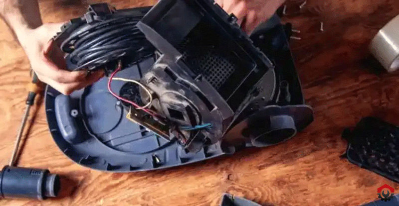 دلیل آب رفتن داخل جاروبرقی | روش حل مشکل